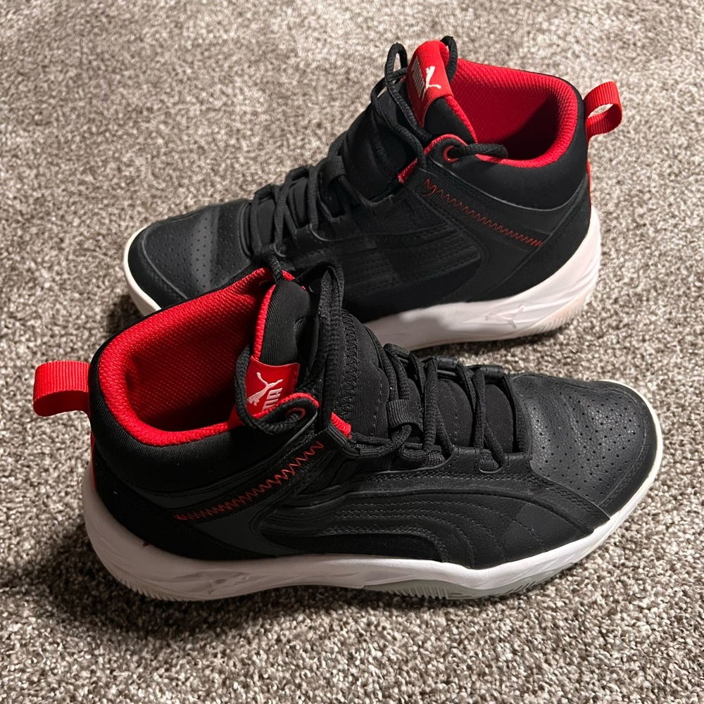 Puma High Top Size 8 Black and Red Athletic Sneakers